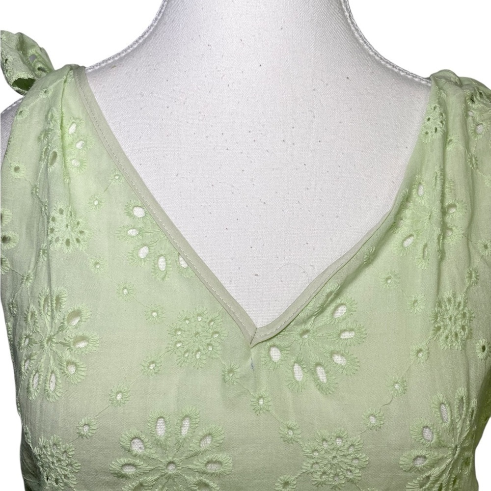 Niay Light Green Sleeveless Eyelet V-Neck Top - Picture 3 of 11